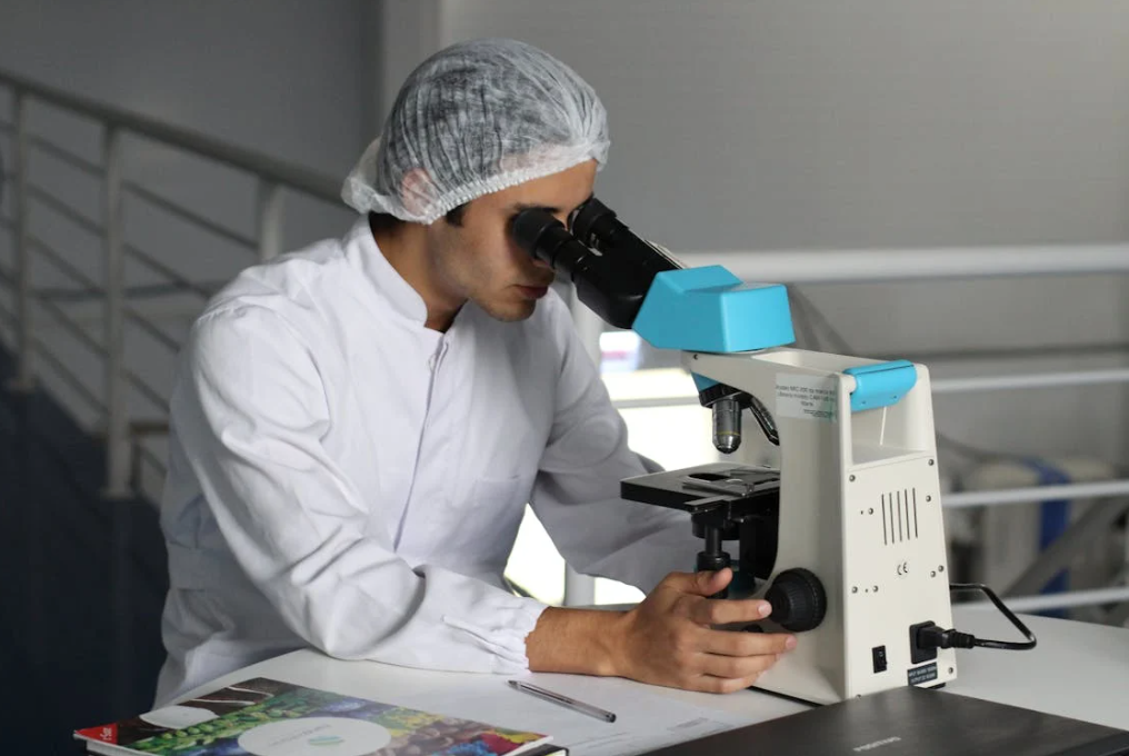 What do doctors wear: doctor in white coat