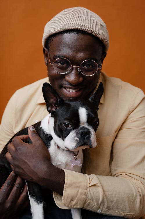 how to wear a beanie: man wearing beanie with dog