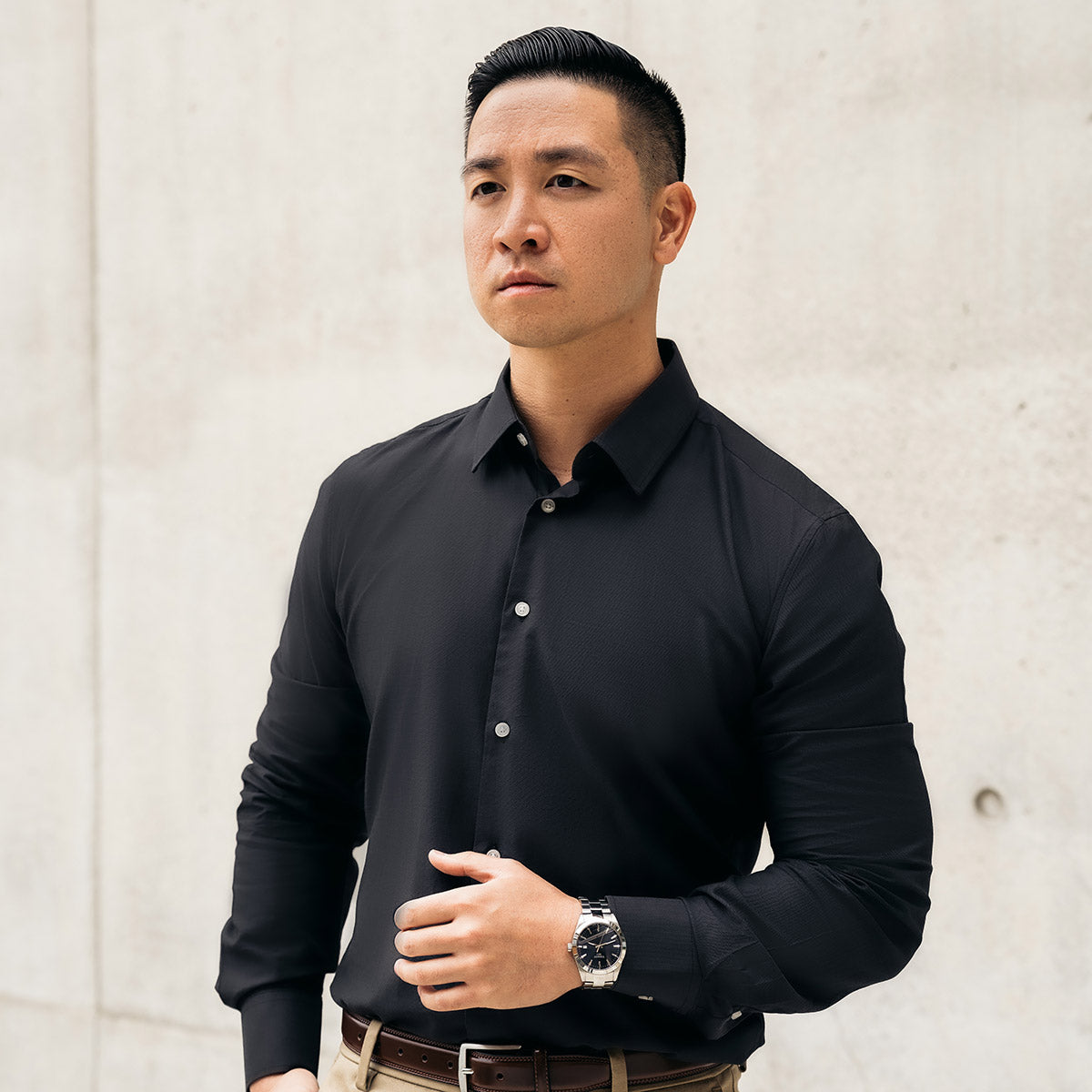 model is 5'10" and 180 lbs wearing size N4 of 100% cotton dark gray shirt