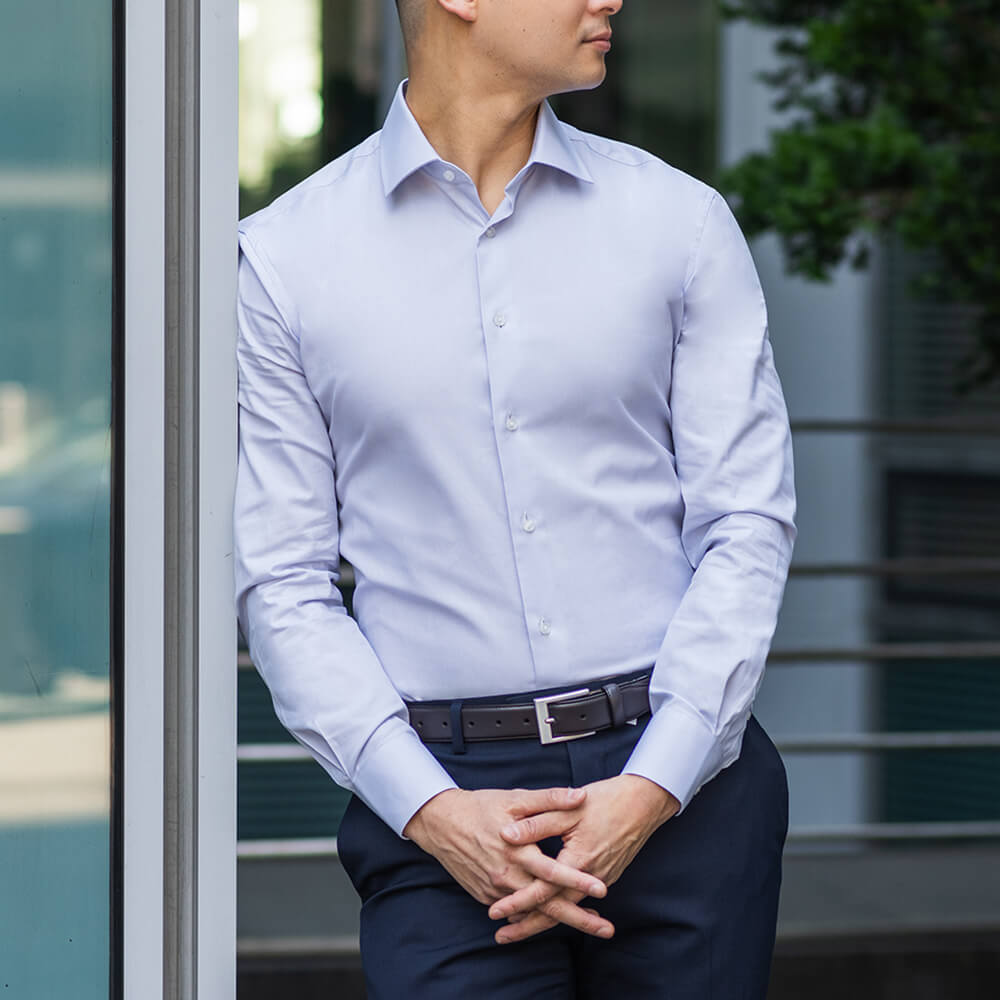 model is 5'11" 160 lbs and wears size N4 in light gray Oxford weave 100% cotton