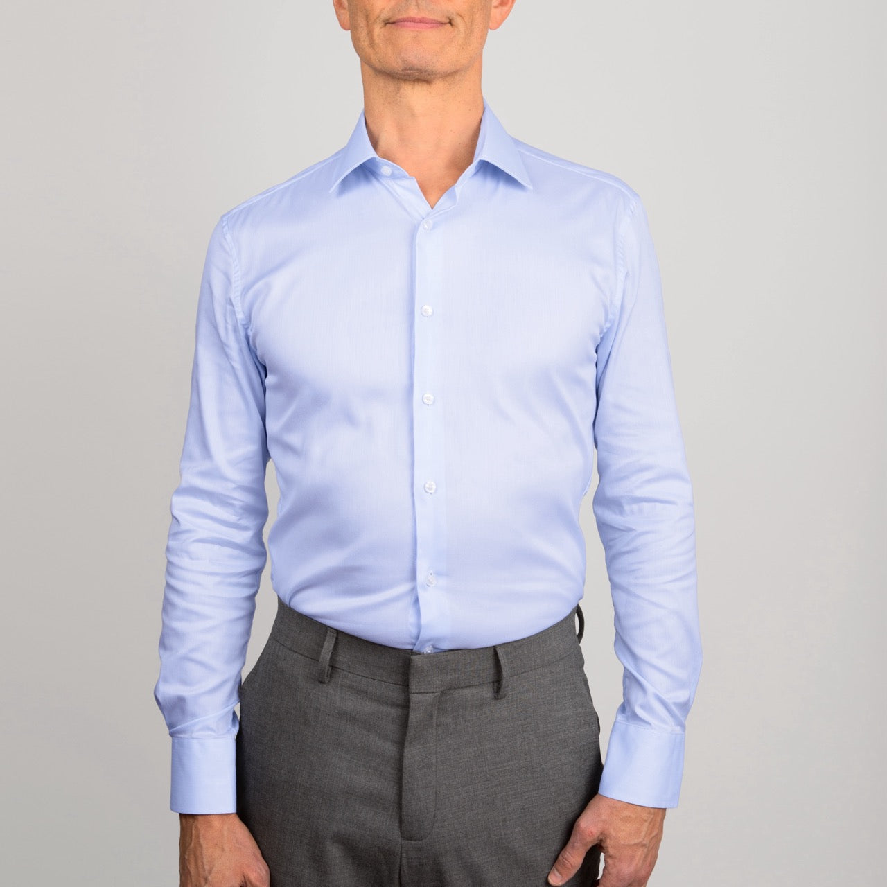 model is 5'10" and 155 lbs wearing size n2 in blue herringone weave slim fit