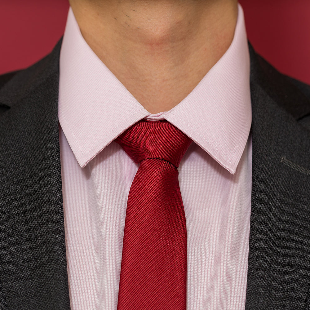 model is 5'5" and 120 lbs wearing size n1 in pink jacquard weave slim fit