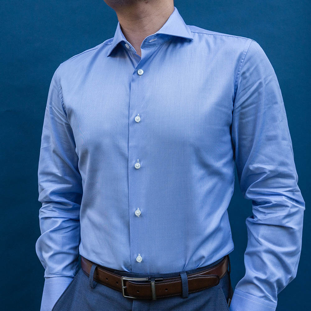 model is 5'5" 130 lbs wearing size 1 in cutaway collar slim fit