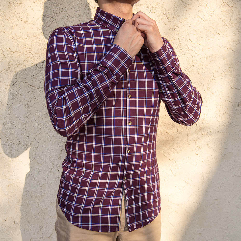 model is 5'5" and 120 lbs wearing the size N1 in red and blue navy checked plaid shirt