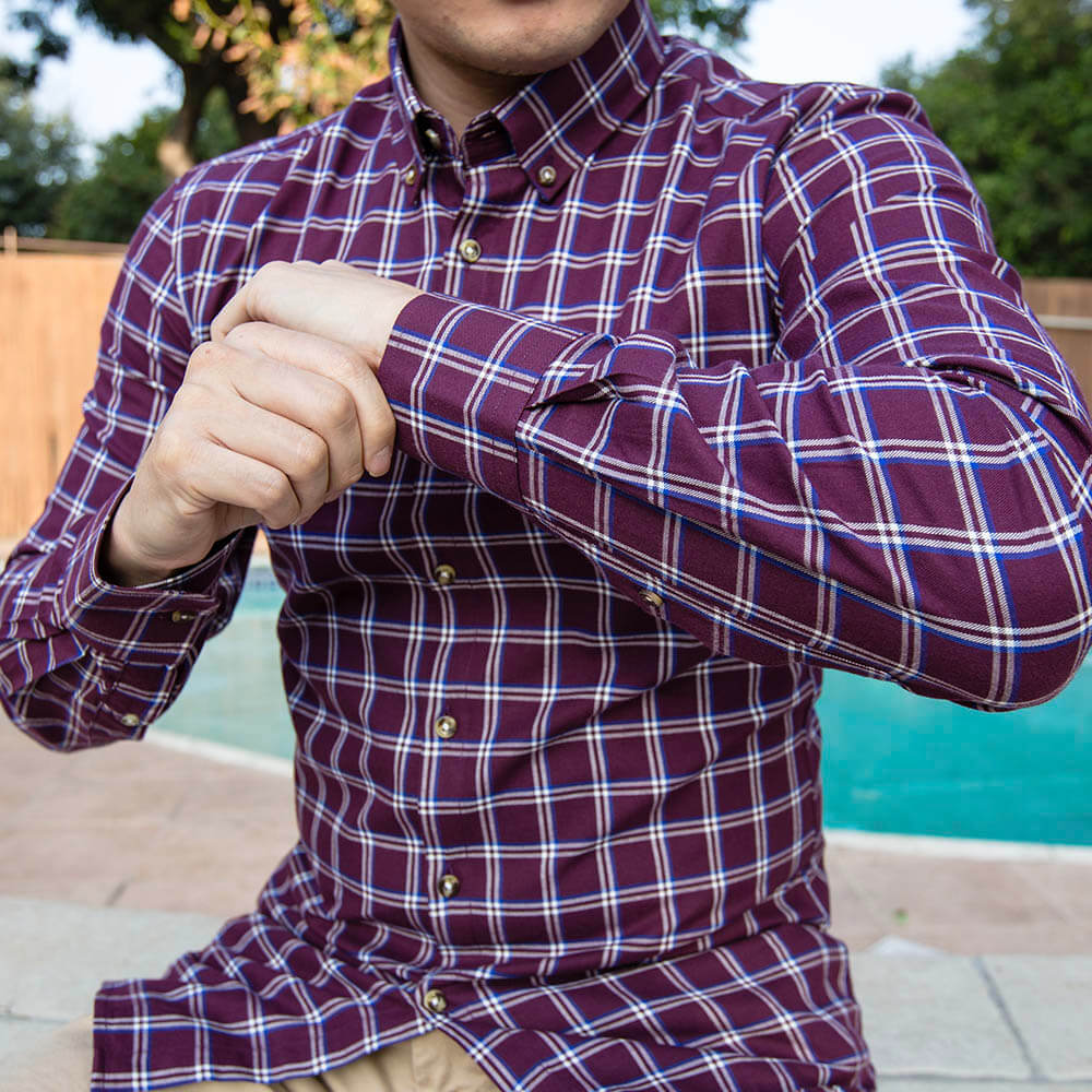 model is 5'5" and 120 lbs wearing the size N1 in red and blue navy checked plaid shirt