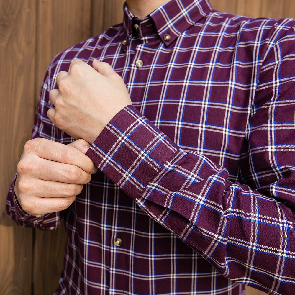 model is 5'5" and 120 lbs wearing the size N1 in red and blue navy checked plaid shirt