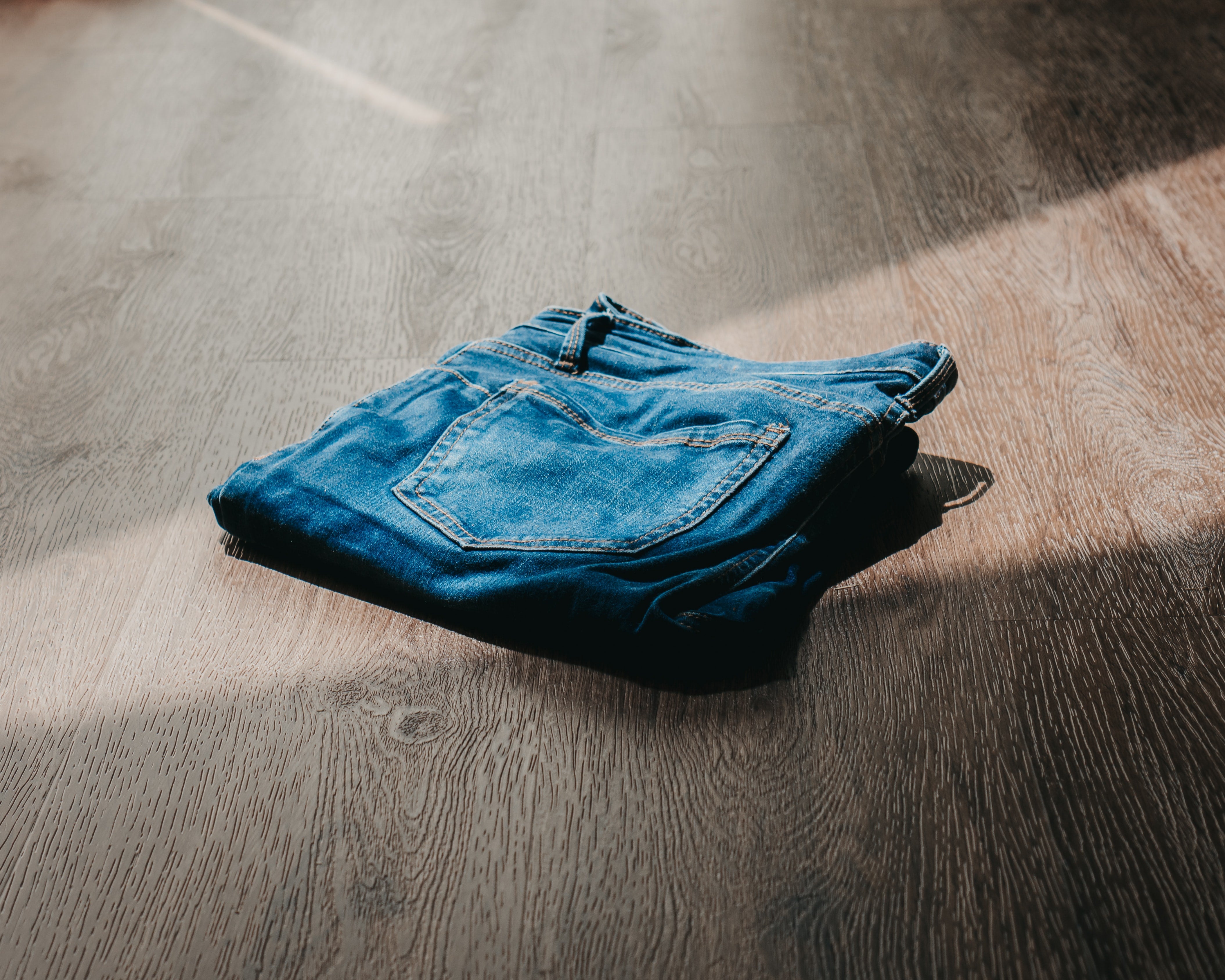 jeans for short men: folded jeans