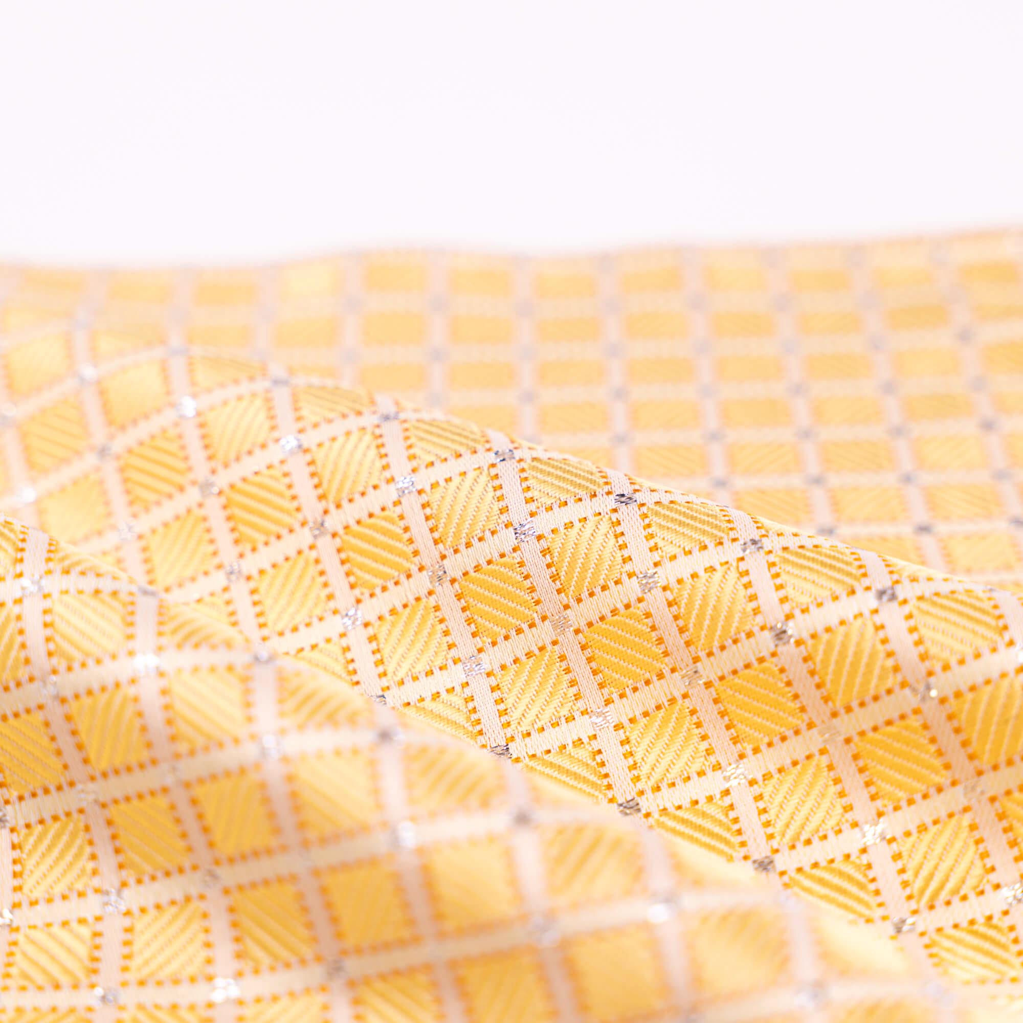 Yellow pocket square